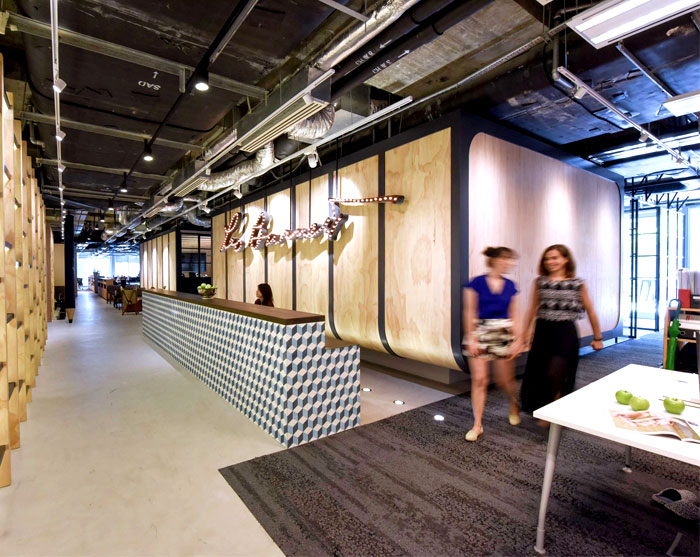 李奧貝納香港公司背景墻設(shè)計