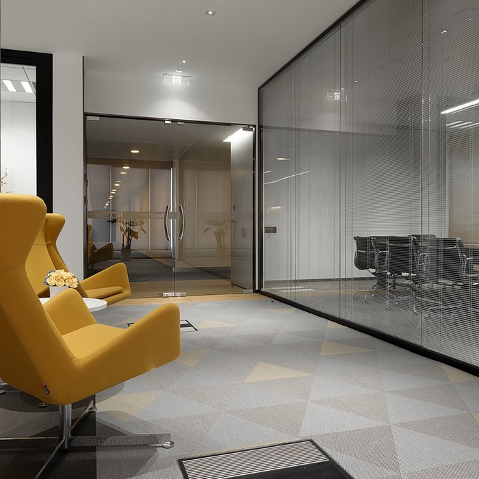 現(xiàn)代開放式的醫(yī)療器械辦公室設(shè)計