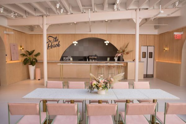 辦公室裝修設(shè)計(jì)下的女性辦公室