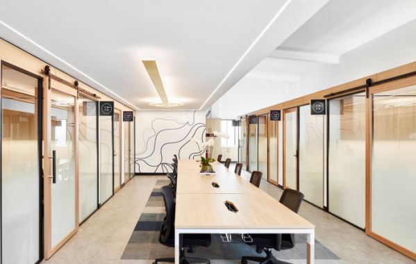 辦公室裝修設(shè)計的聯(lián)合辦公創(chuàng)意中心