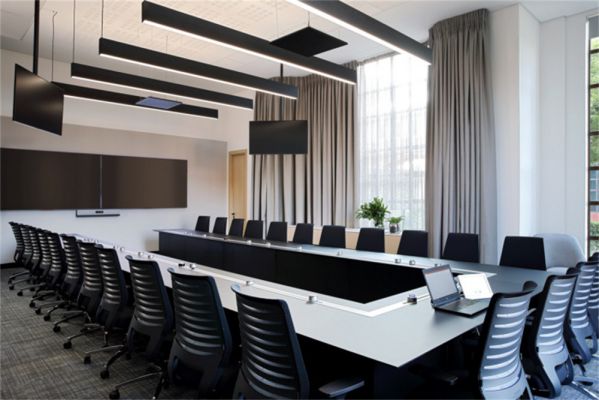 多功能辦公室設計打造的雙層辦公室